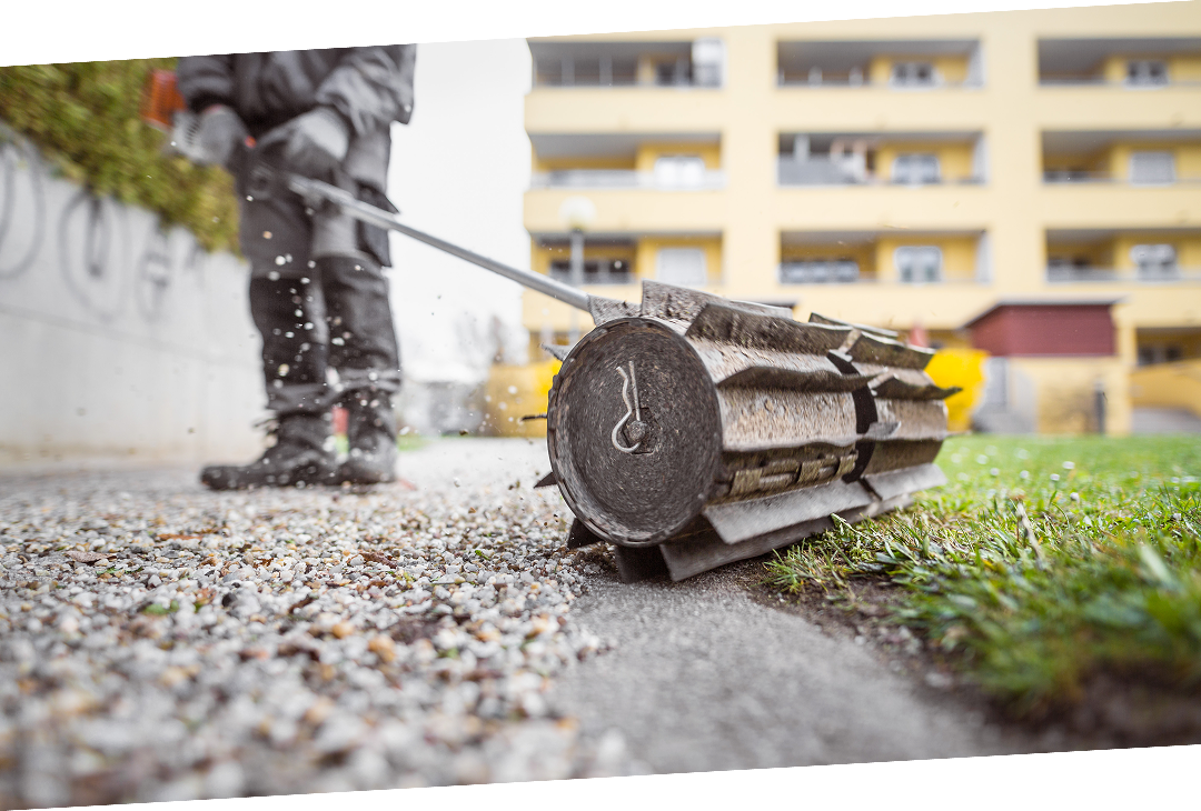 Person bei der Gartenarbeit